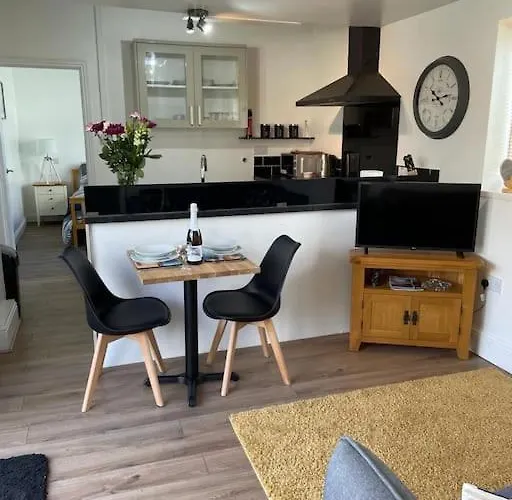 Guest Suite In Porthleven With Private Garden