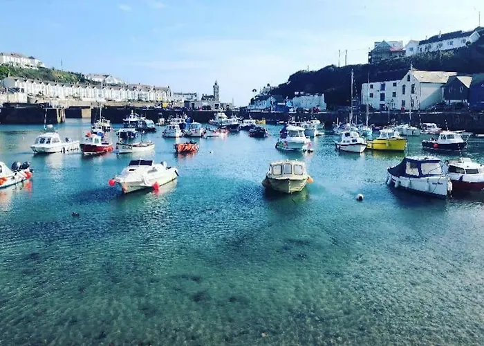 Guest Suite In Porthleven With Private Garden