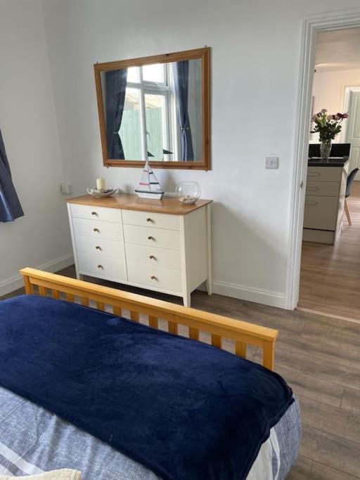 Guest In Porthleven With Private Garden Apartment